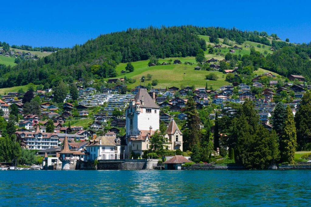 Swiss Lakes & Alpine Villages 🇨🇭 Interlaken, Lauterbrunnen & Lake Brienz
